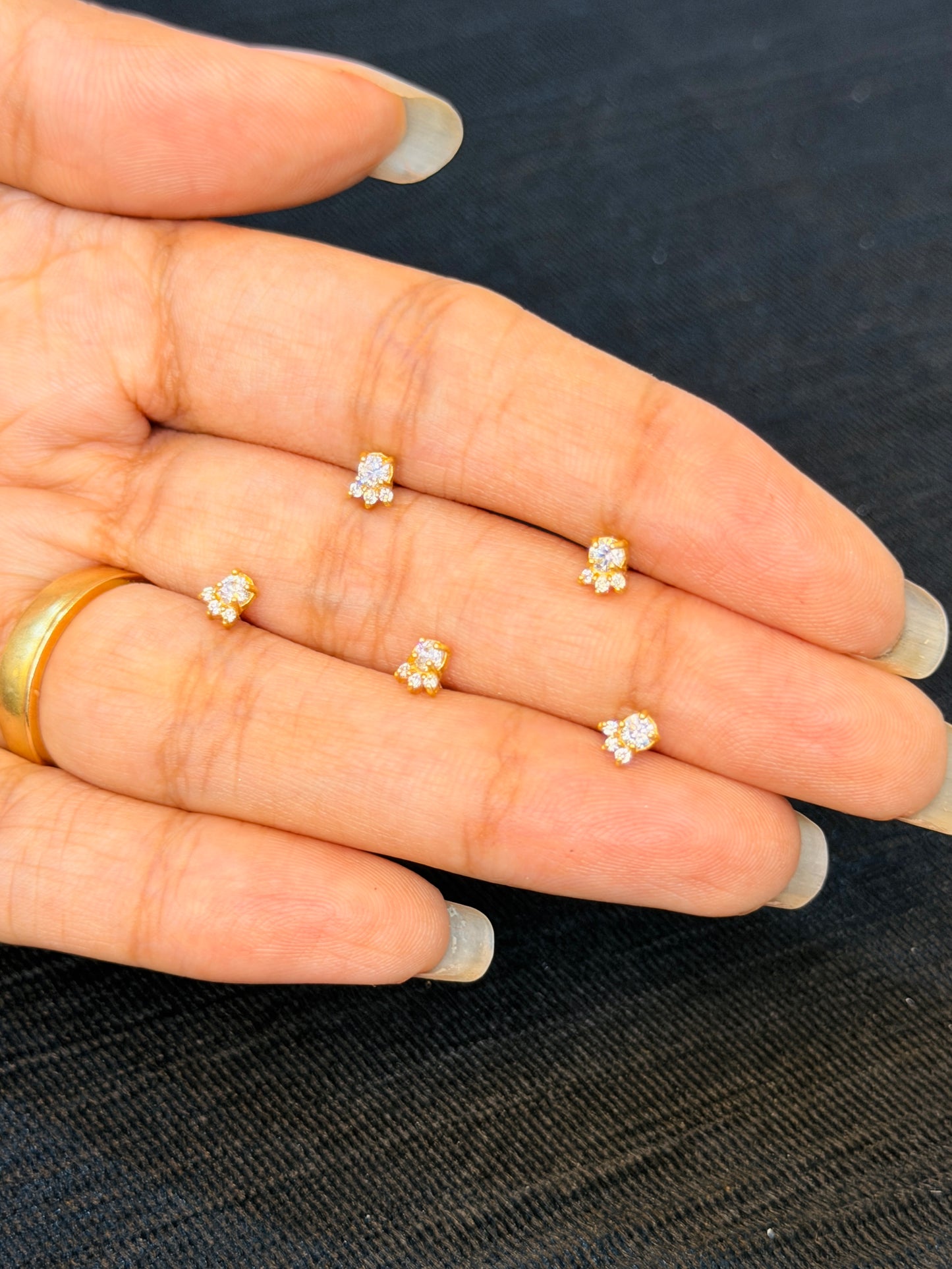 Gold-Plated 92.5 Sterling Silver Sparkle Floral Nose Pin