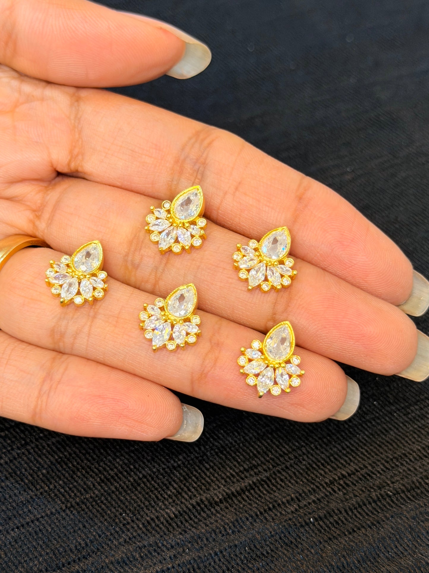 Gold-Plated 92.5 Sterling Silver Floral Teardrop Nose Pin