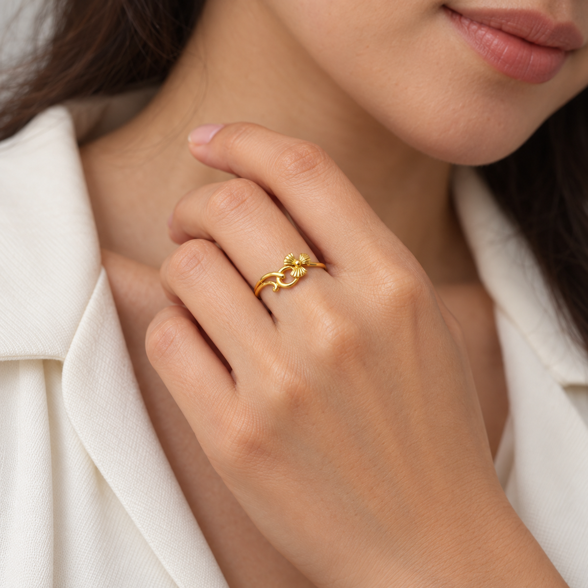 9K Gold Floral Swirl Ring Size 13