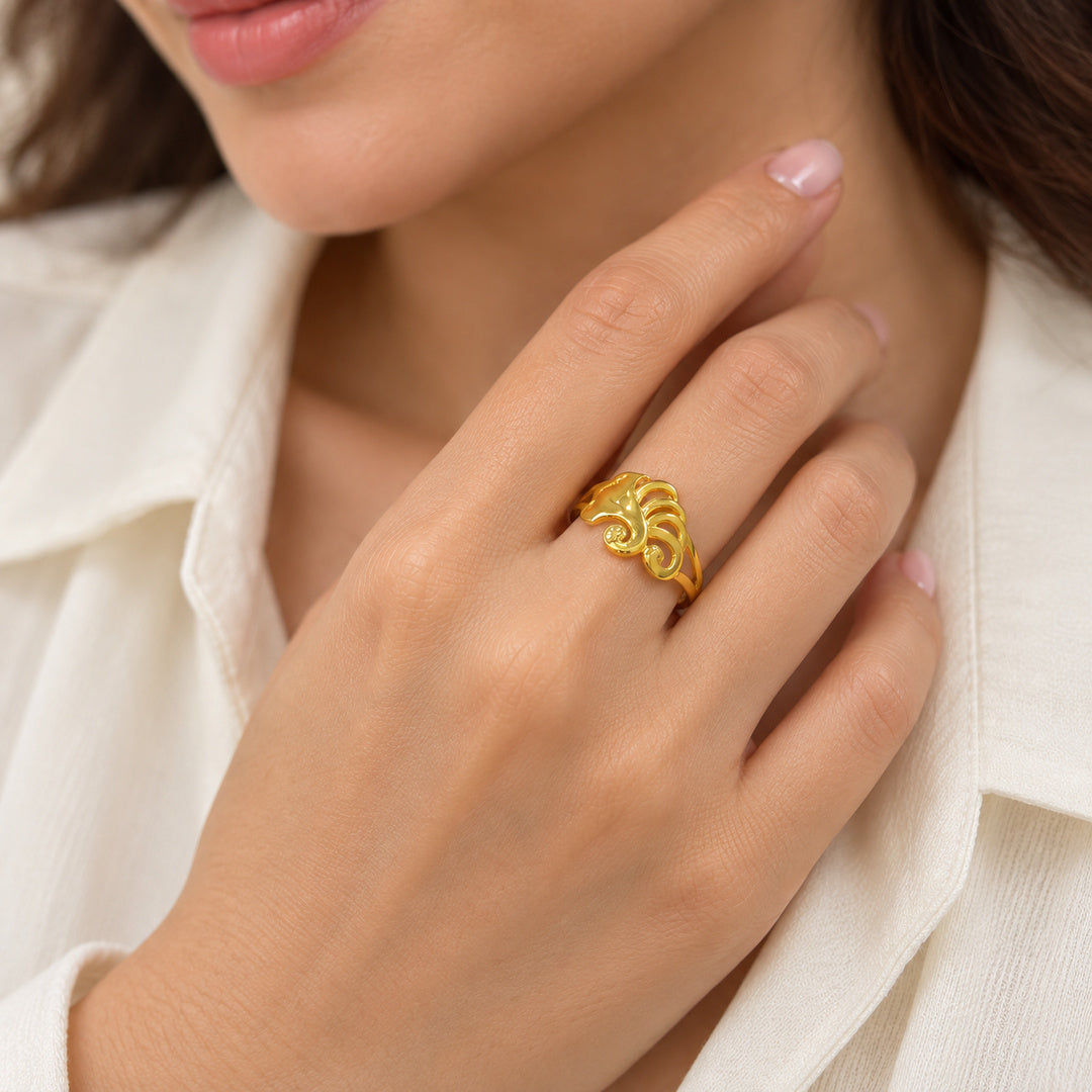 9K Gold Royal Swirl Ring Size 18