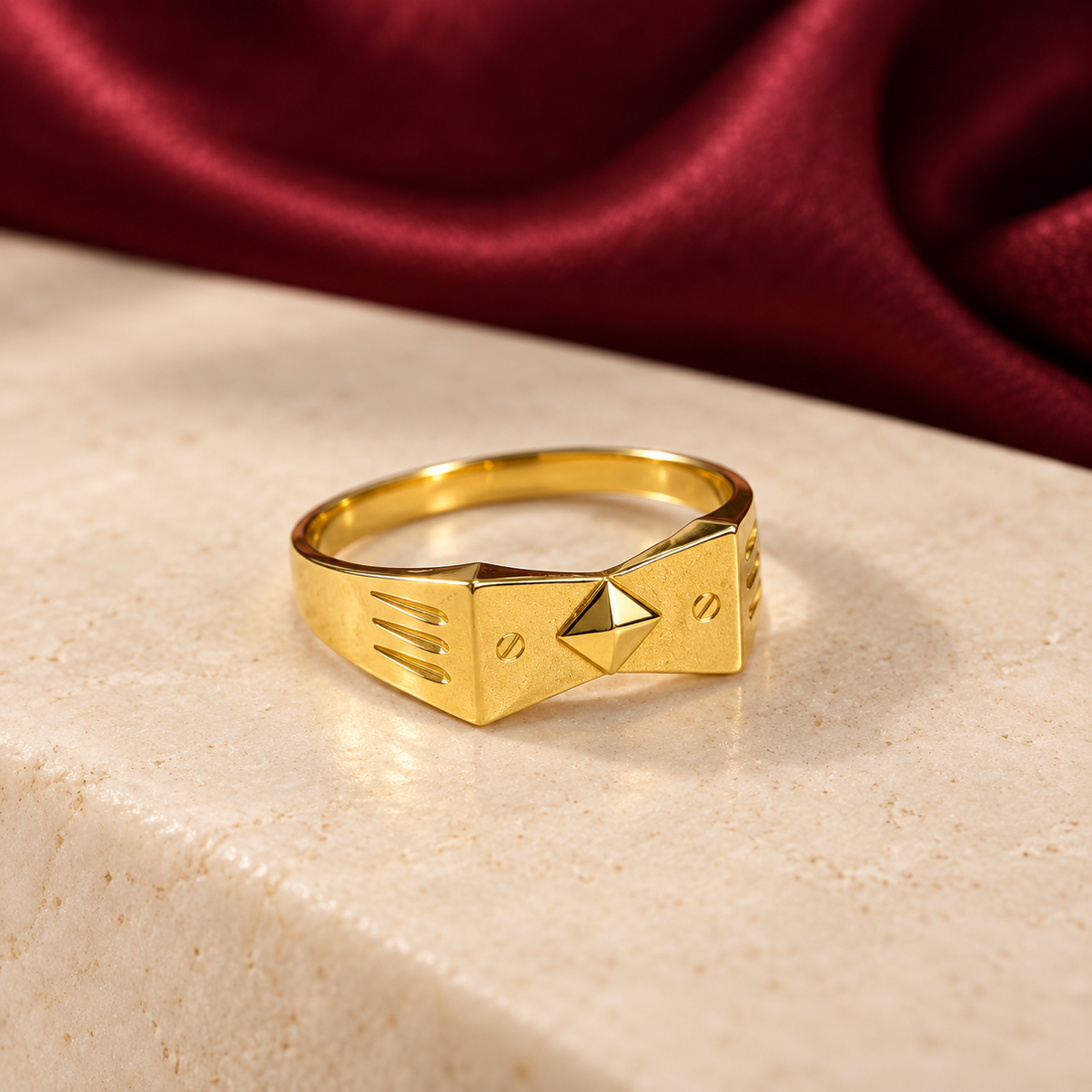 9K Gold Bold Motif Ring Size 20
