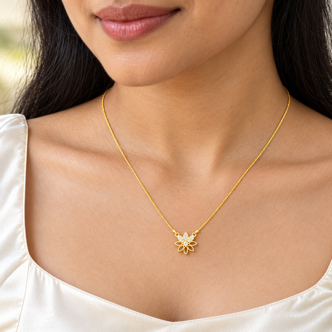 Floral Bloom Diamond Gold Necklace