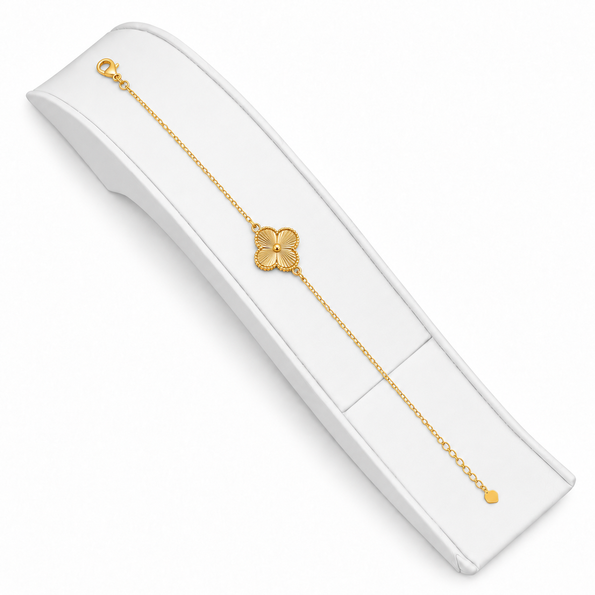 18K Golden Bloom Four-Leaf Clover Bracelet 2.650Gram