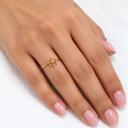 18K Gold Elegant Starburst White Stone Ring