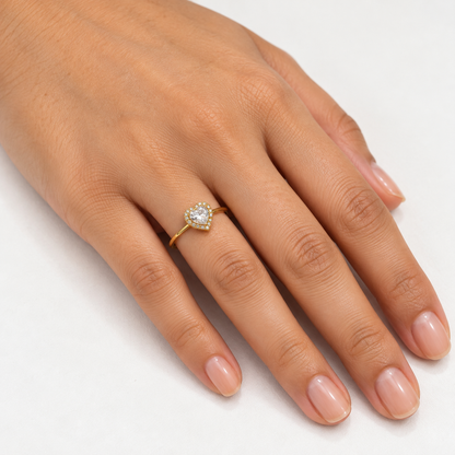 18K Gold Sparkling White Heart Halo Ring