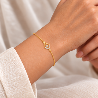 18K Golden Sparkle Diamond-Shaped Bracelet 0.900Gram