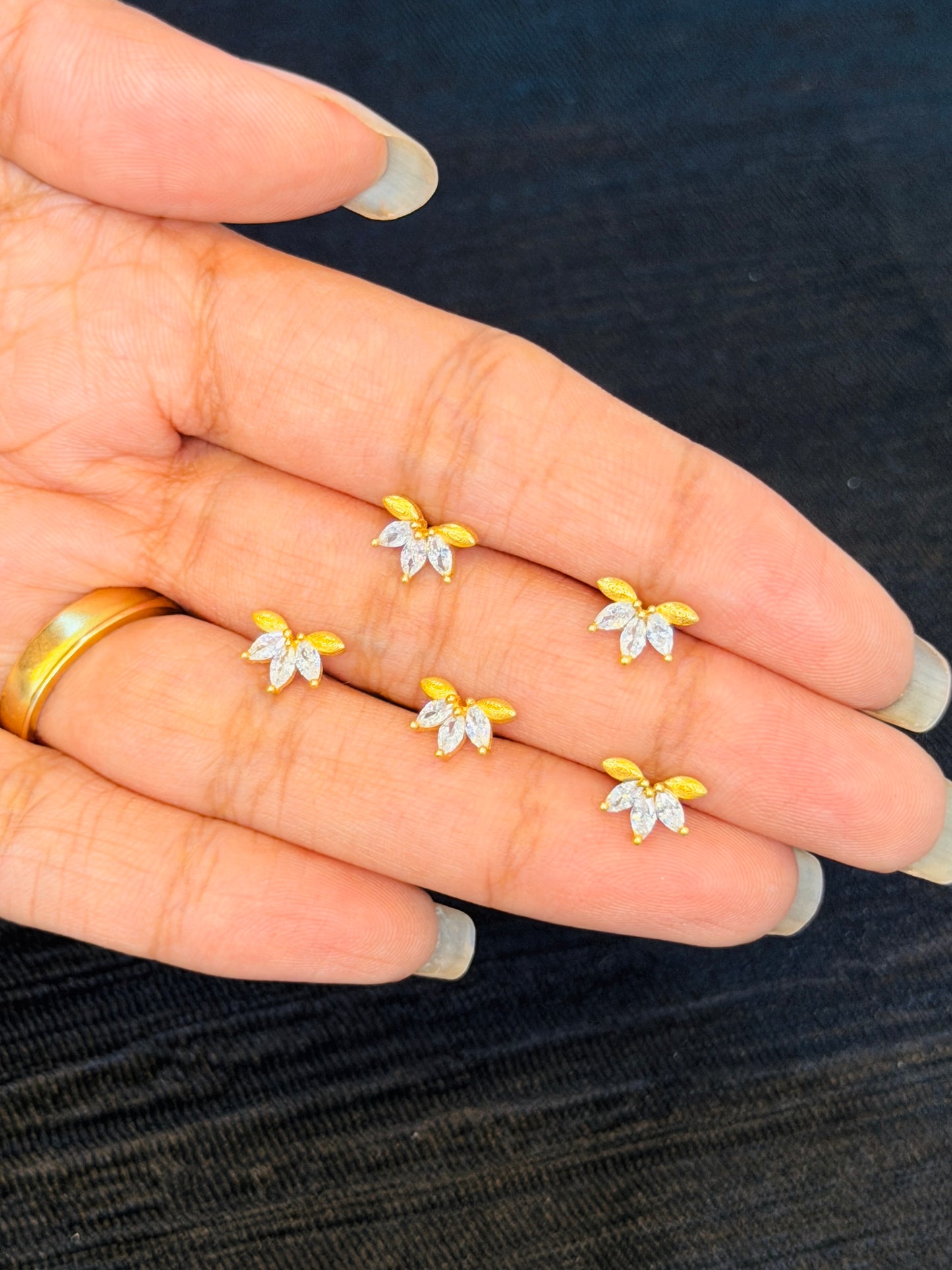 Gold-Plated 92.5 Sterling Silver Floral Nose Pin